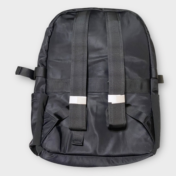 Lululemon New Crew Backpack 22 L with Keychain in Black - OPEN TO GOOD O… - Picture 2 of 12